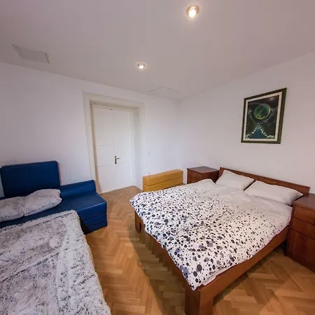 Luxury In The Center Of With Parking Apartamento Liubliana